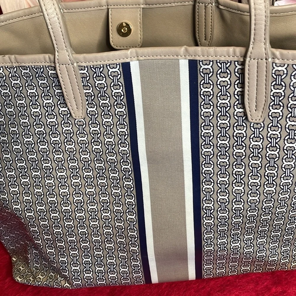 TORY BURCH GEMINI LINK TAUPE NAVY PRINTED TOTE BAG